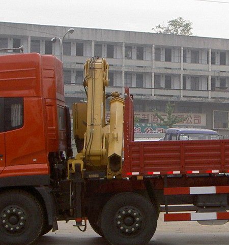 東風(fēng)牌DFZ5203JSQA型隨車起重運(yùn)輸車