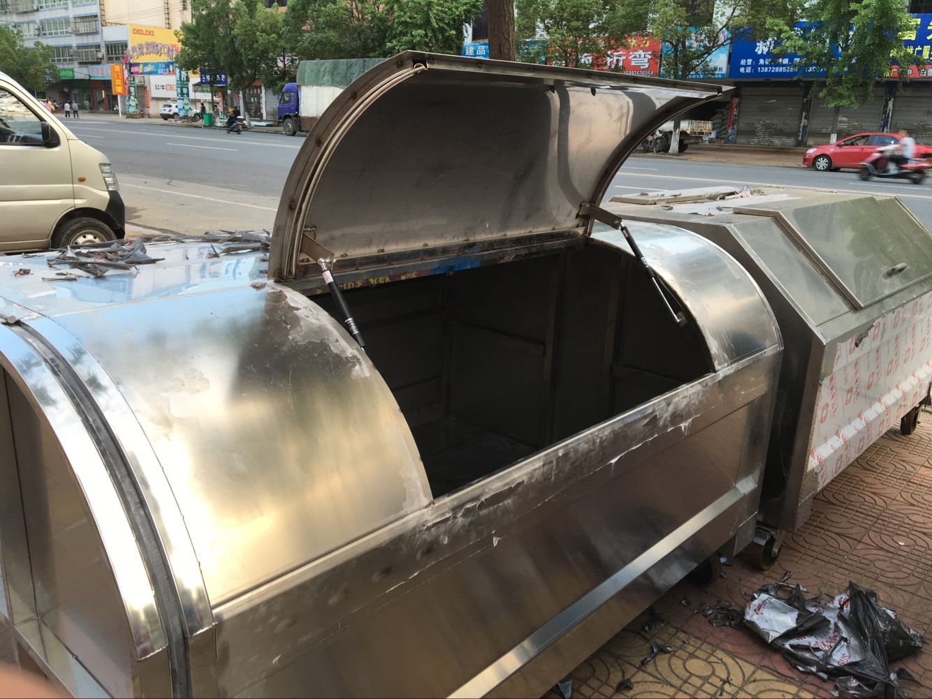 勾臂垃圾車?yán)鋱D片
