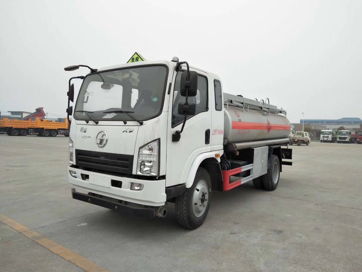 陜汽軒德7噸加油車