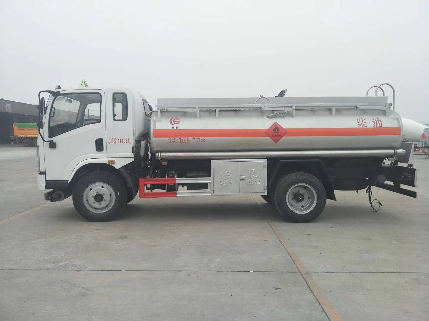 陜汽軒德7噸加油車