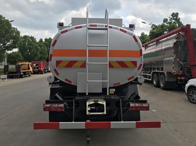 江淮新駿鈴V7 8噸油罐車