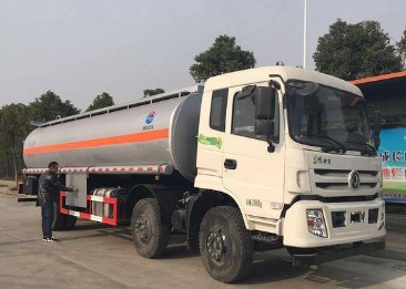 東風(fēng)特商小三軸供液車