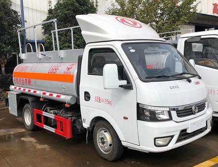 國六東風(fēng)途逸藍(lán)牌油罐車