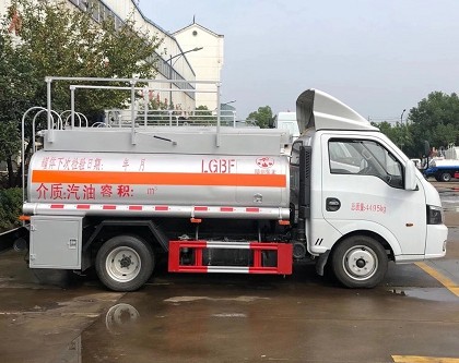 國六東風(fēng)途逸藍(lán)牌油罐車