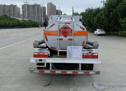 國(guó)六東風(fēng)多利卡藍(lán)牌加油車