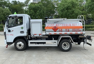 國(guó)六東風(fēng)多利卡藍(lán)牌加油車多方位圖片