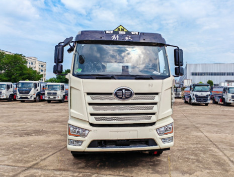 解放J6L單橋10噸油罐車