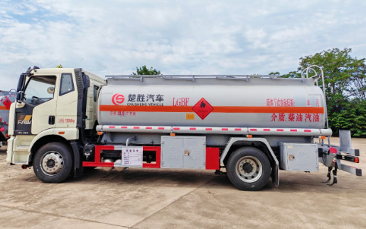 解放J6L單橋10噸油罐車