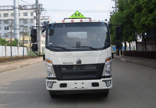 重汽豪沃悍將5噸油罐車